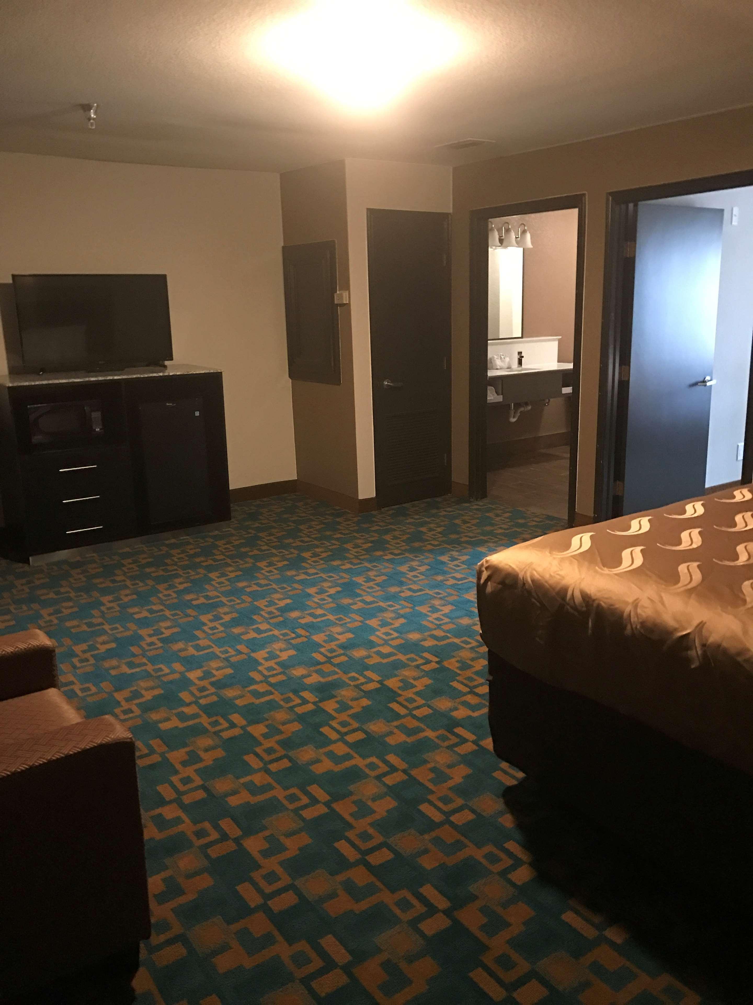 Best Western Plus Silverdale Beach Hotel Exterior photo