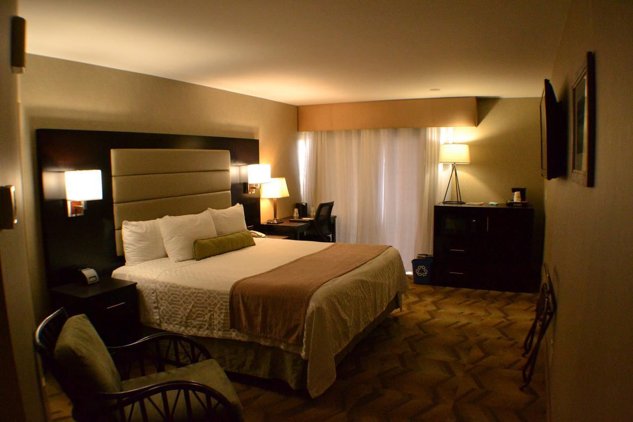 Best Western Plus Silverdale Beach Hotel Exterior photo